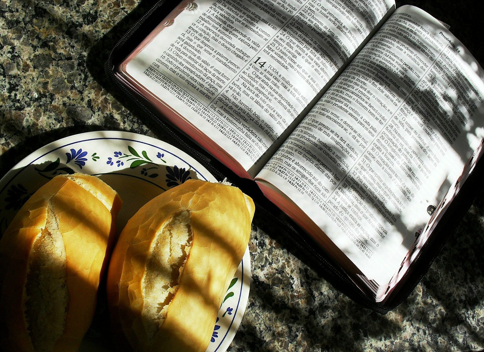 Библия и хлеб